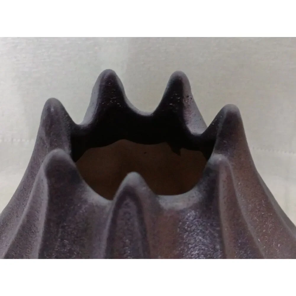 Wavy Ribbed Black Ceramic Modern Style Home Decor Centerpiece Vase - Picture 4 of 10